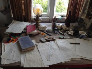 "Dylan Thomas writing shed at Laugharne" by http://www.heatheronhertravels.com/ on Flickr